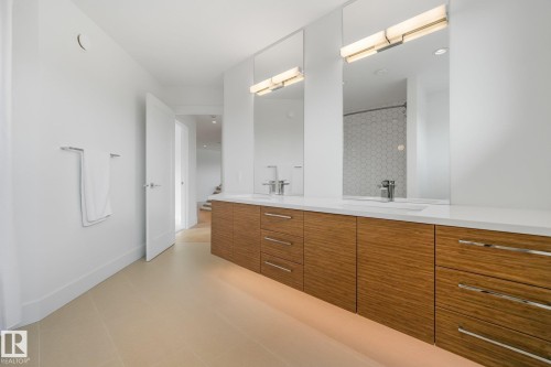 3328 Cameron Heights Landing Nw, Edmonton, AB - Indoor Photo Showing Bathroom