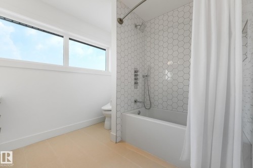 3328 Cameron Heights Landing Nw, Edmonton, AB - Indoor Photo Showing Bathroom