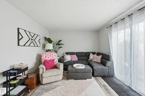 5677 137 Avenue Nw, Edmonton, AB 