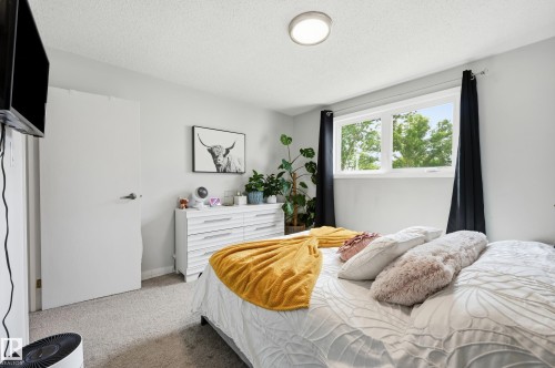5677 137 Avenue Nw, Edmonton, AB 