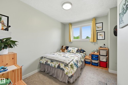5677 137 Avenue Nw, Edmonton, AB 