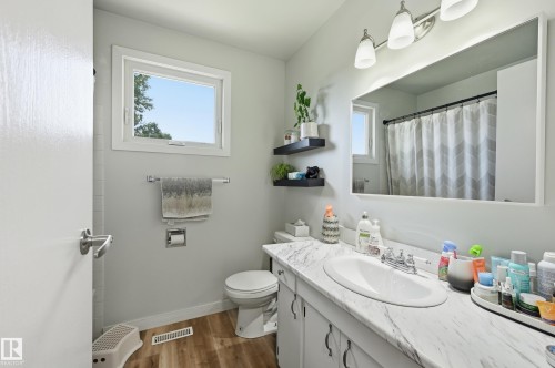 5677 137 Avenue Nw, Edmonton, AB 