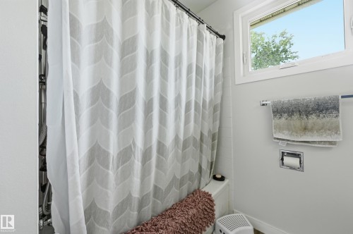 5677 137 Avenue Nw, Edmonton, AB 