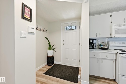 5677 137 Avenue Nw, Edmonton, AB 