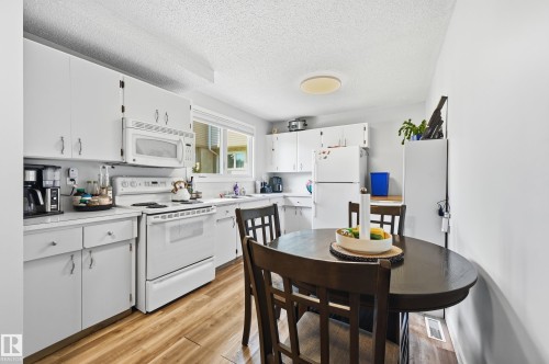 5677 137 Avenue Nw, Edmonton, AB 