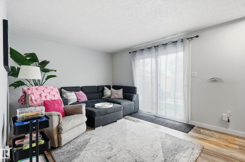 5677 137 Avenue Nw, Edmonton, AB 