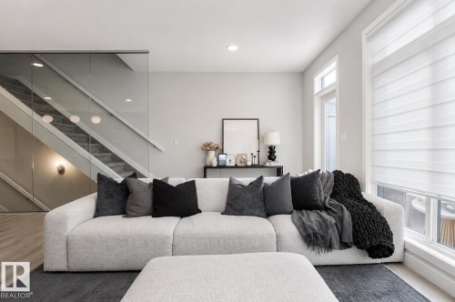 #82 50 Ebony Bv, Sherwood Park, AB - Indoor Photo Showing Living Room