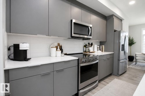 #82 50 Ebony Bv, Sherwood Park, AB - Indoor Photo Showing Kitchen