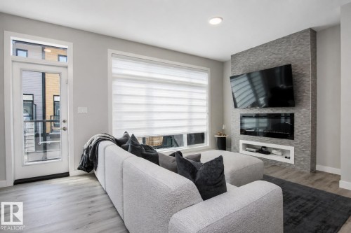 #82 50 Ebony Bv, Sherwood Park, AB - Indoor Photo Showing Living Room