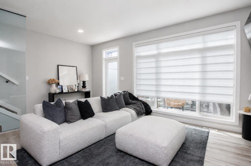 #82 50 Ebony Bv, Sherwood Park, AB - Indoor Photo Showing Living Room