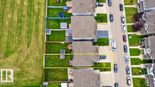 Spacious backyard with perimeter fencing - 2829 18A Avenue Nw, Edmonton, AB 