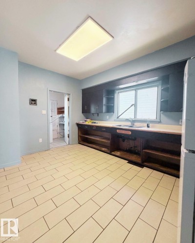 9526 106A Avenue Nw, Edmonton, AB - Indoor Photo Showing Other Room