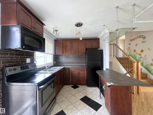 8817 163 Street Nw, Edmonton, AB 