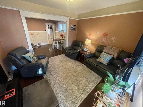 Hardwood-finish flooring, cased opening, and recessed ceiling details - 11230 96 Street Nw, Edmonton, AB 