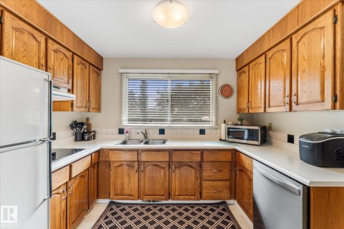 16807 98 Avenue Nw, Edmonton, AB 