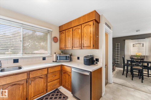 16807 98 Avenue Nw, Edmonton, AB 