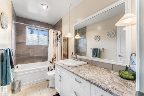 16807 98 Avenue Nw, Edmonton, AB 