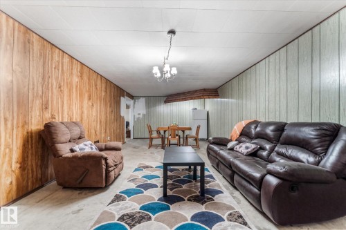 16807 98 Avenue Nw, Edmonton, AB 