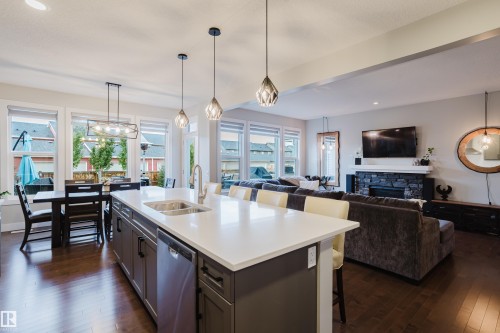 15820 15 Avenue Sw, Edmonton, AB 