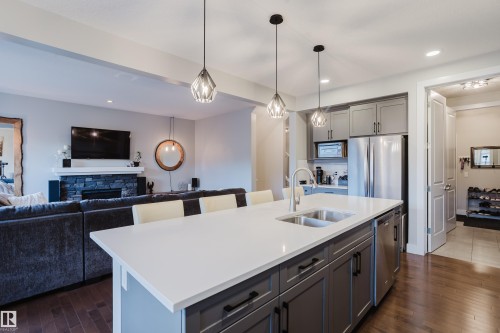 15820 15 Avenue Sw, Edmonton, AB 