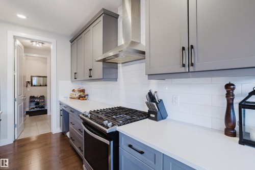 15820 15 Avenue Sw, Edmonton, AB 