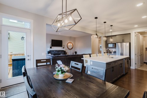 15820 15 Avenue Sw, Edmonton, AB 