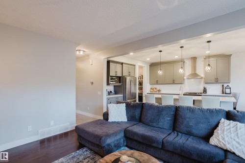 15820 15 Avenue Sw, Edmonton, AB 