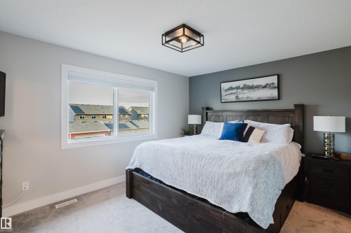 15820 15 Avenue Sw, Edmonton, AB 