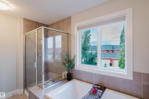 15820 15 Avenue Sw, Edmonton, AB 