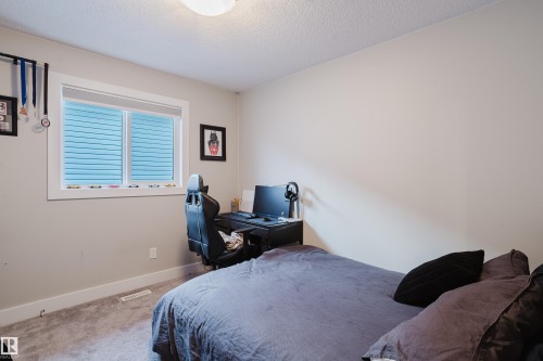 15820 15 Avenue Sw, Edmonton, AB 