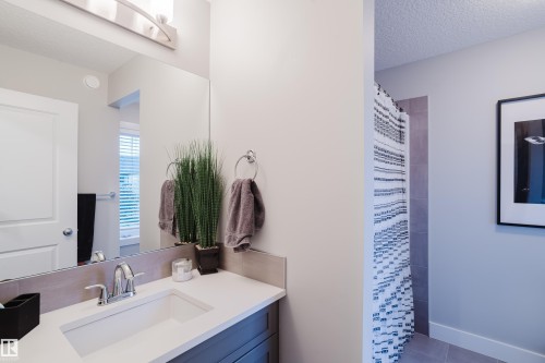 15820 15 Avenue Sw, Edmonton, AB 