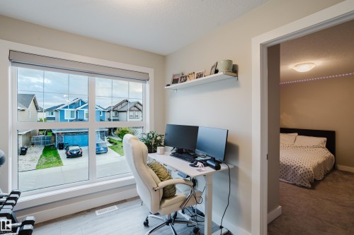 15820 15 Avenue Sw, Edmonton, AB 