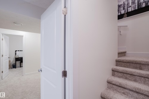 15820 15 Avenue Sw, Edmonton, AB 