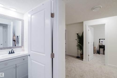15820 15 Avenue Sw, Edmonton, AB 