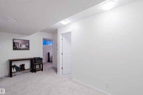 15820 15 Avenue Sw, Edmonton, AB 