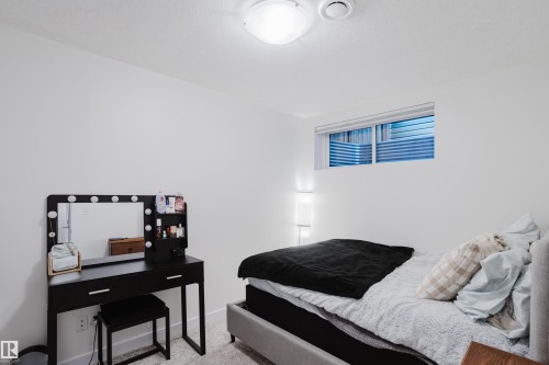 15820 15 Avenue Sw, Edmonton, AB 