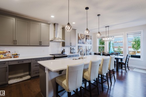 15820 15 Avenue Sw, Edmonton, AB 