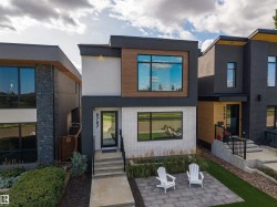 8707 STRATHEARN Crescent NW  Edmonton, AB T6C 4C5
