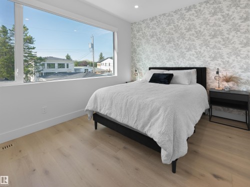 8707 Strathearn Crescent Nw, Edmonton, AB 