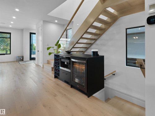 8707 Strathearn Crescent Nw, Edmonton, AB 