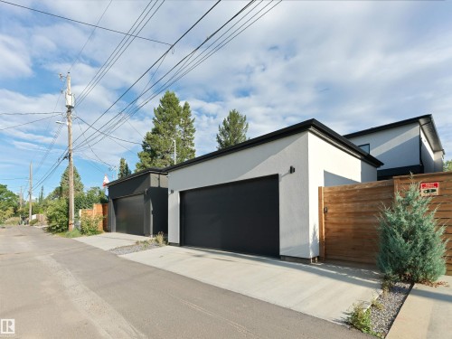 8707 Strathearn Crescent Nw, Edmonton, AB 