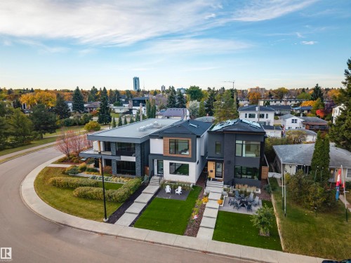 8707 Strathearn Crescent Nw, Edmonton, AB 