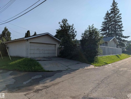 9325 168 Street Nw, Edmonton, AB - Outdoor