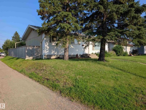 9325 168 Street Nw, Edmonton, AB - Outdoor