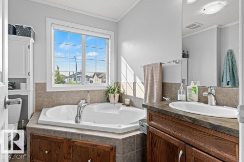 271 Westwood Point(E), Fort Saskatchewan, AB - Indoor Photo Showing Bathroom