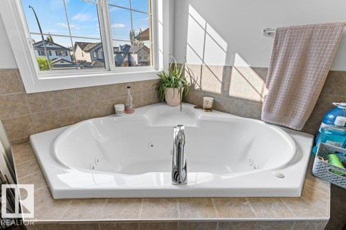 271 Westwood Point(E), Fort Saskatchewan, AB - Indoor Photo Showing Bathroom
