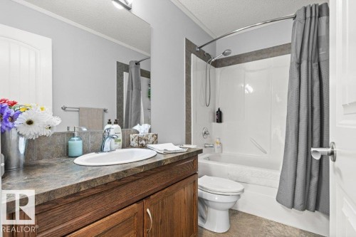 271 Westwood Point(E), Fort Saskatchewan, AB - Indoor Photo Showing Bathroom