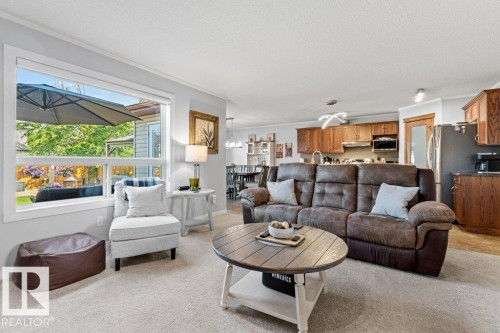 271 Westwood Point(E), Fort Saskatchewan, AB - Indoor Photo Showing Living Room