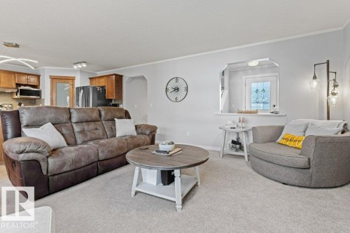 271 Westwood Point(E), Fort Saskatchewan, AB - Indoor Photo Showing Living Room