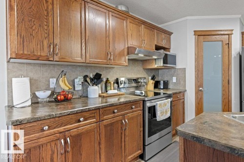 271 Westwood Point(E), Fort Saskatchewan, AB - Indoor Photo Showing Kitchen